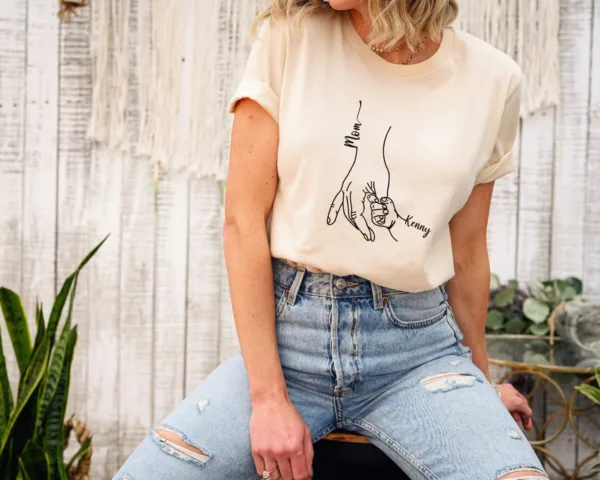 Custom Mom Shirt from Children - Personalized Mom & Kids Hands Shirt with Kids' Names - Mother's Day Gift