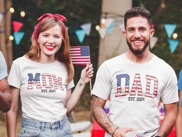 4th of July Mom Dad Est 2024 Shirt Couple Fourth of July T Shirts Dad Est 2024 T-Shirt Custom Mom Est 2024 TShirt Gift for Expecting
