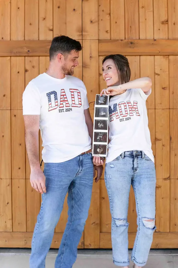 4th of July Mom Dad Est 2024 Shirt Couple Fourth of July T Shirts Dad Est 2024 T-Shirt Custom Mom Est 2024 TShirt Gift for Expecting