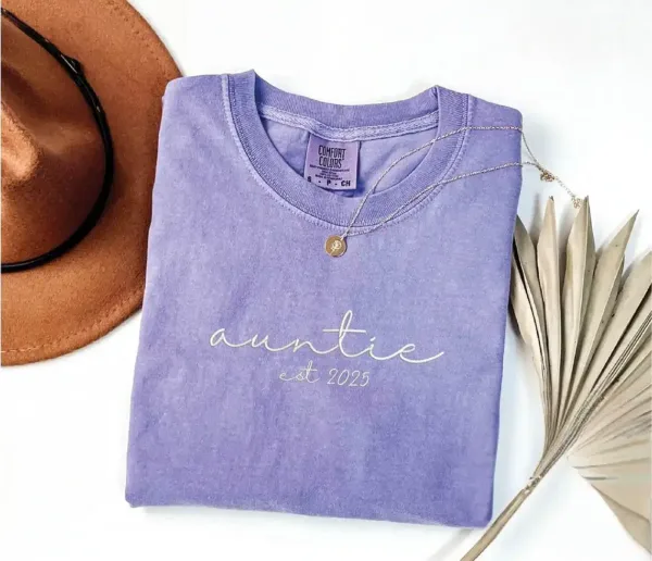 Auntie-Est-Shirt-1.webp Auntie Est T-Shirt, Custom Aunt, Pregnancy Reveal to Aunt, New Aunt Gift, Pregnancy Announcement Gift Shirt