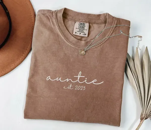 Auntie-Est-Shirt-2.webp Auntie Est T-Shirt, Custom Aunt, Pregnancy Reveal to Aunt, New Aunt Gift, Pregnancy Announcement Gift Shirt