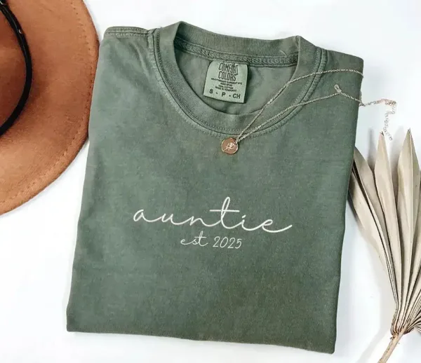 Auntie-Est-Shirt-3.webp Auntie Est T-Shirt, Custom Aunt, Pregnancy Reveal to Aunt, New Aunt Gift, Pregnancy Announcement Gift Shirt