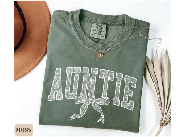 Auntie T-Shirt, New Aunt Gift, Retro Aunt Shirt, Baby Announcement Shirt, Cute Aunt Tee, Pregnancy Reveal, Gift for Aunt to Be
