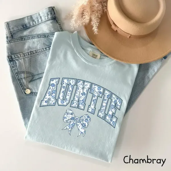 Cute-Auntie-Shirt-2.webp Auntie, Cute Auntie Shirts, New Aunt Gift, Pregnancy Announcement, Gift for Aunt, Pregnancy Reveal to Aunt, Aunt Shirt