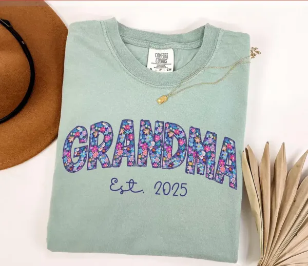 Floral-Grandma-Shirt-Grandma-Est-2025-Shirt-1.webp Floral Grandma T-Shirt, Grandma Est 2025 Shirt, Comfort Colors Grandma Shirt, Gift for Grandma, Pregnancy Announcement, Mother's Day, Grandma