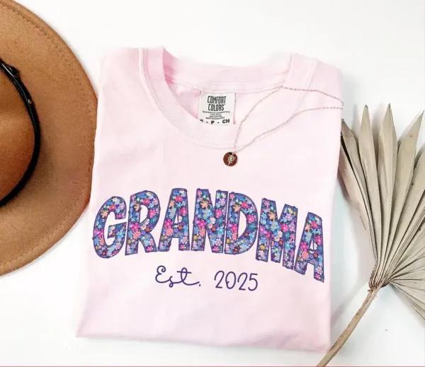 Floral-Grandma-Shirt-Grandma-Est-2025-Shirt-3.webp Floral Grandma T-Shirt, Grandma Est 2025 Shirt, Comfort Colors Grandma Shirt, Gift for Grandma, Pregnancy Announcement, Mother's Day, Grandma