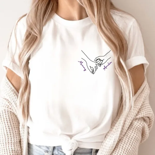 Mummy T-shirt. Custom holding hands t-shirt. Personalized Mum t shirt