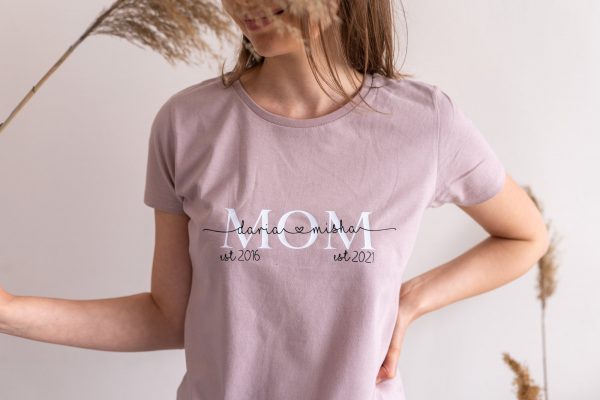 Personalised-MOM-t-shirt-Mama-t-shirt-with-childrens-names-and-year-2.jpg Personalised MOM t-shirt, Mama t-shirt with children's names and year, Mother's Day Gift
