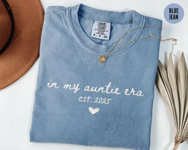 Personalized-Auntie-Est-2025-2.webp Personalized Auntie Est 2025 Shirt Comfort Colors? In My Auntie Era T-shirt, Cool Aunt Club, Pregnancy Announcement, Aunt Birthday Gift