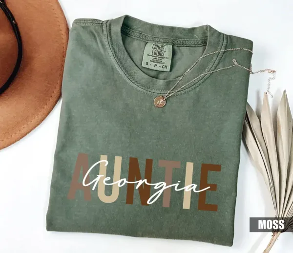 Personalized-Auntie-T-shirt-1.webp Personalized Auntie T-shirt, Auntie Shirt, Trendy Aunt Outfit, Cool Auntie Clothing's, Matching Family Tees, New Aunt Gifts