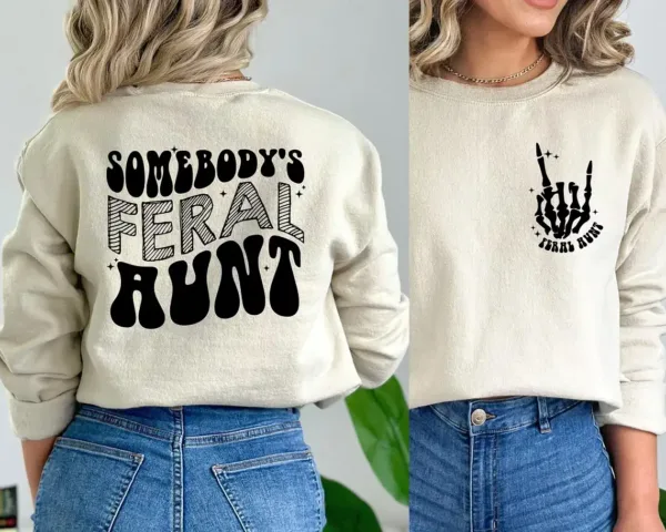 Somebody's Feral Aunt Sweatshirt, Cute Aunt Gift, Somebody's Feral Aunt Sweatshirt, Cool Aunt Shirt, Auntie Crewneck